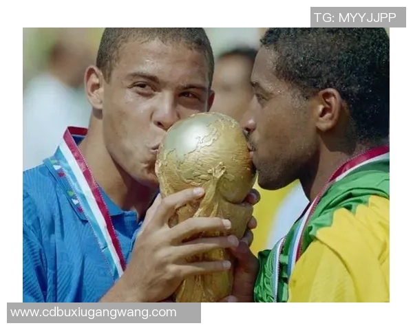 足球球星情人节浪漫揭秘 与他们的心动伴侣共享的甜蜜瞬间