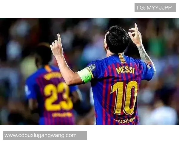 足球球星风采全景揭秘：从梅西到C罗的传奇之路与赛场背后的故事